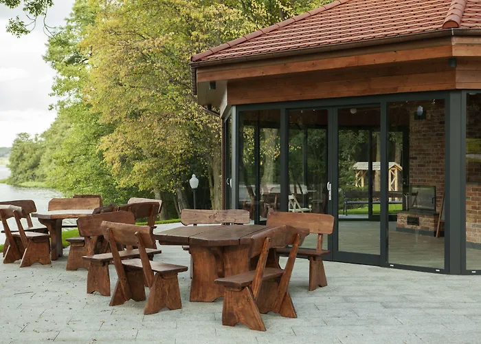 Leśny Dwór Ośrodek wypoczynkowy *