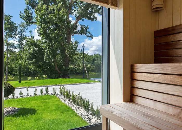 Leśny Dwór Ośrodek wypoczynkowy *