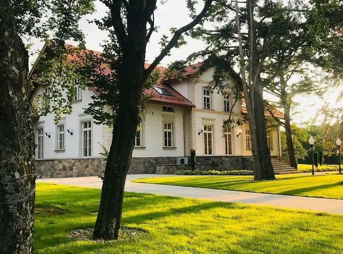 Leśny Dwór Ośrodek wypoczynkowy *