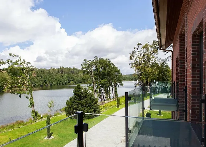 Leśny Dwór Ośrodek wypoczynkowy *