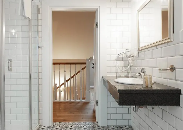 Leśny Dwór Ośrodek wypoczynkowy *