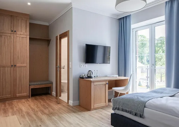 Leśny Dwór Ośrodek wypoczynkowy *